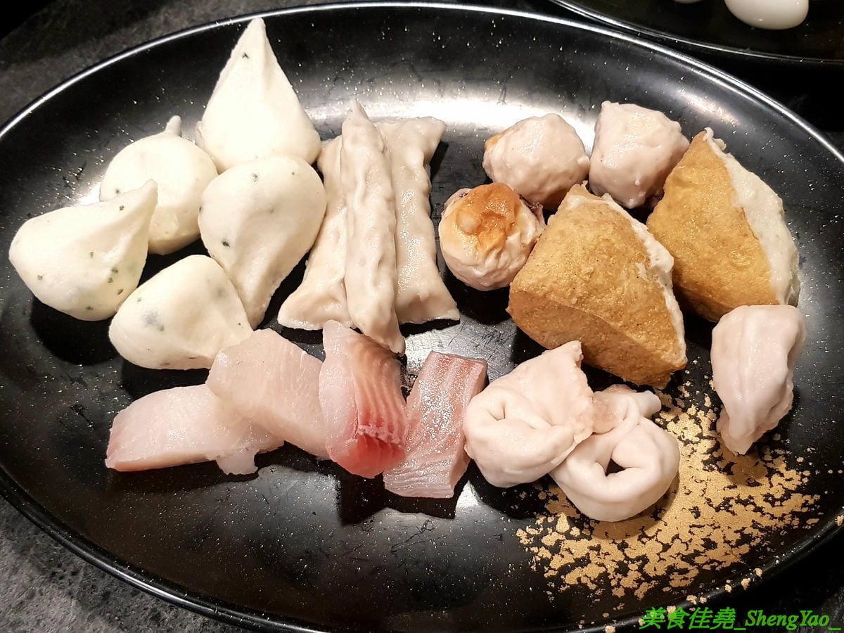 [台中龍井]膳膳火鍋 -梧棲57夯肉新品牌,平價火鍋吃到飽,六種肉品加自助吧無限供應只要399元且不收服務費,環境寬敞舒適,營業時間到凌晨1點,宵夜也能來吃吃到飽。(已歇業)