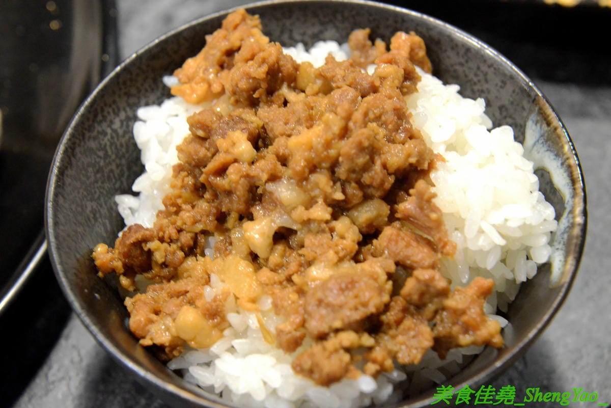 [台中龍井]膳膳火鍋 -梧棲57夯肉新品牌,平價火鍋吃到飽,六種肉品加自助吧無限供應只要399元且不收服務費,環境寬敞舒適,營業時間到凌晨1點,宵夜也能來吃吃到飽。(已歇業)
