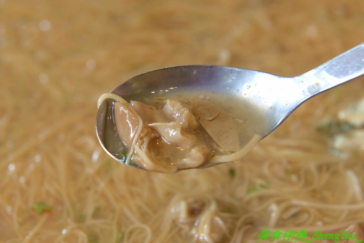 [台中南屯]滿溢手工麵線 – 台中人氣麵線店新推出超狂的十人份巨無霸麵線,滿滿麵線加上四種配料,份量大到連大胃王丁丁挑戰完都說超飽,單人30分鐘吃完就有1000元獎金喔 !! 不想挑戰也可以約朋