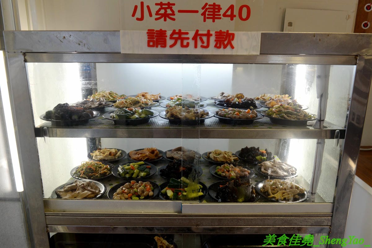 [台中南屯]滿溢手工麵線 – 台中人氣麵線店新推出超狂的十人份巨無霸麵線,滿滿麵線加上四種配料,份量大到連大胃王丁丁挑戰完都說超飽,單人30分鐘吃完就有1000元獎金喔 !! 不想挑戰也可以約朋
