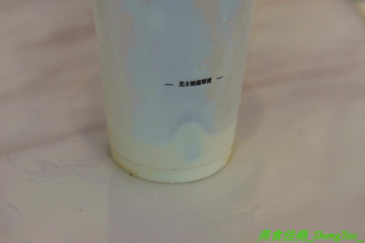 [台中北屯]GAPO TEA 角鋪 – 台灣人自創品牌、在大陸有20多家分店的人氣手搖飲料店回台中開店了,網美風裝潢超好拍照,店內免費WIFI還提供充電線,而且竟然還有兒童遊戲區,根本是親子飲料店了。(