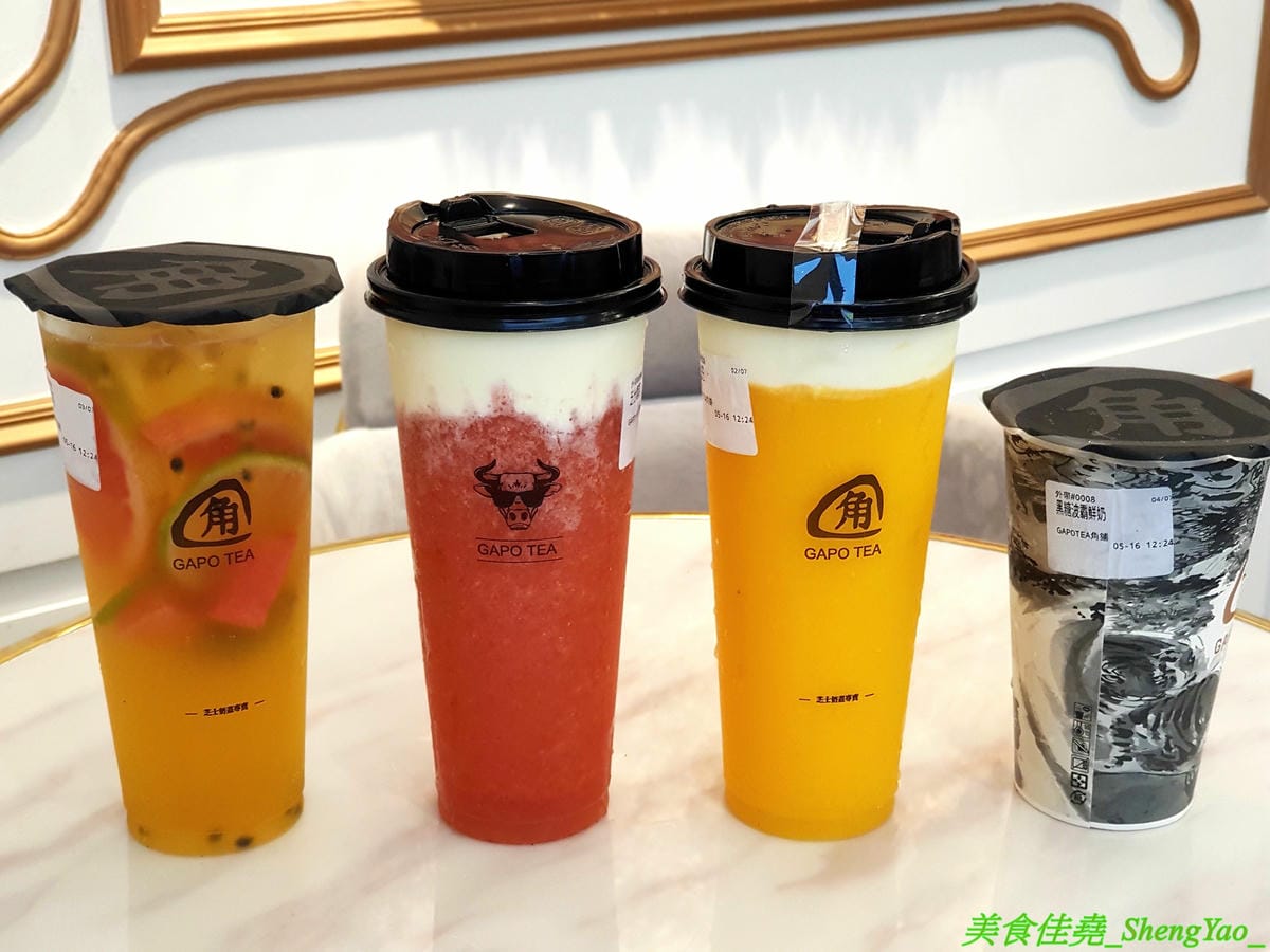 [台中北屯]GAPO TEA 角鋪 – 台灣人自創品牌、在大陸有20多家分店的人氣手搖飲料店回台中開店了,網美風裝潢超好拍照,店內免費WIFI還提供充電線,而且竟然還有兒童遊戲區,根本是親子飲料店了。(