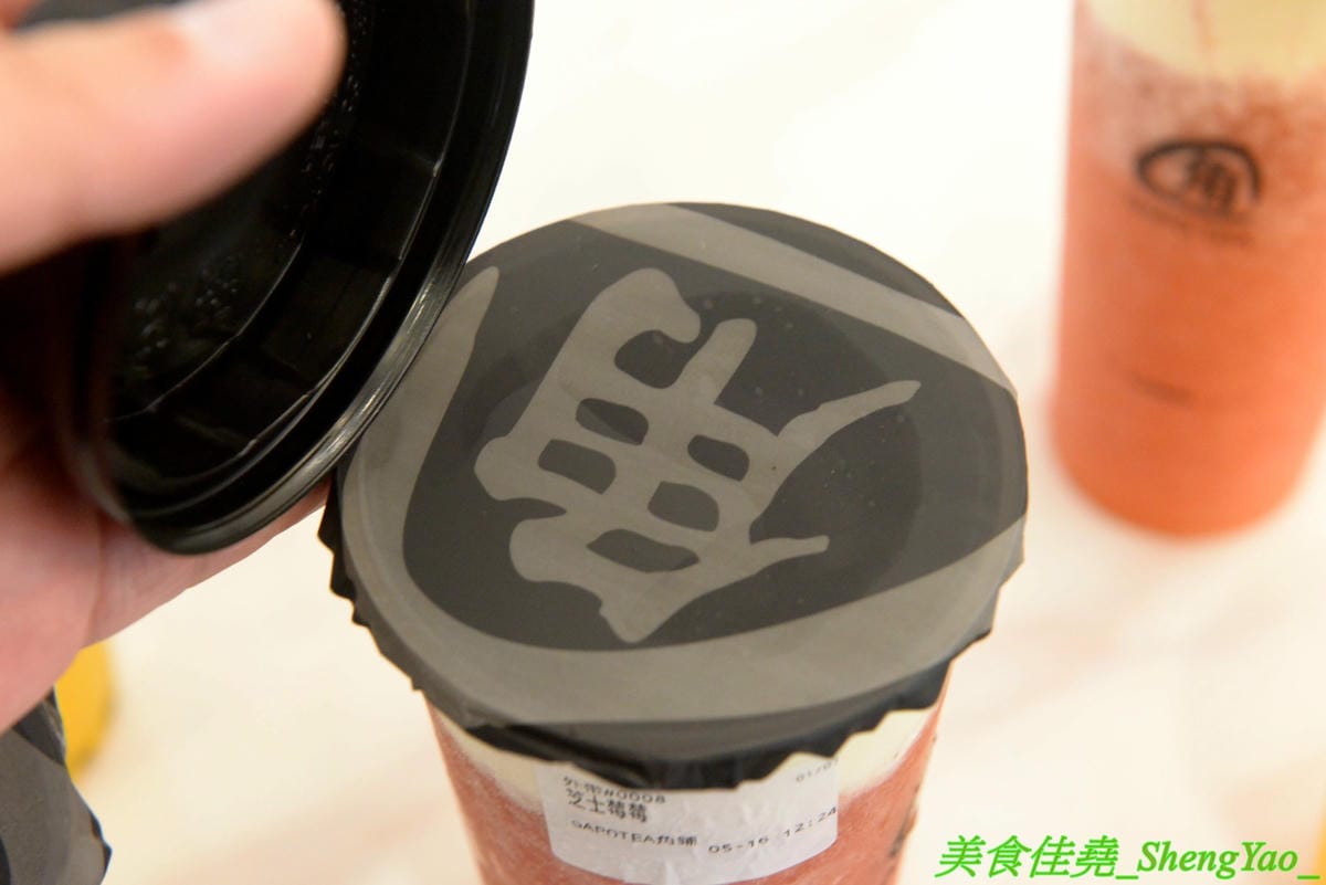 [台中北屯]GAPO TEA 角鋪 – 台灣人自創品牌、在大陸有20多家分店的人氣手搖飲料店回台中開店了,網美風裝潢超好拍照,店內免費WIFI還提供充電線,而且竟然還有兒童遊戲區,根本是親子飲料店了。(