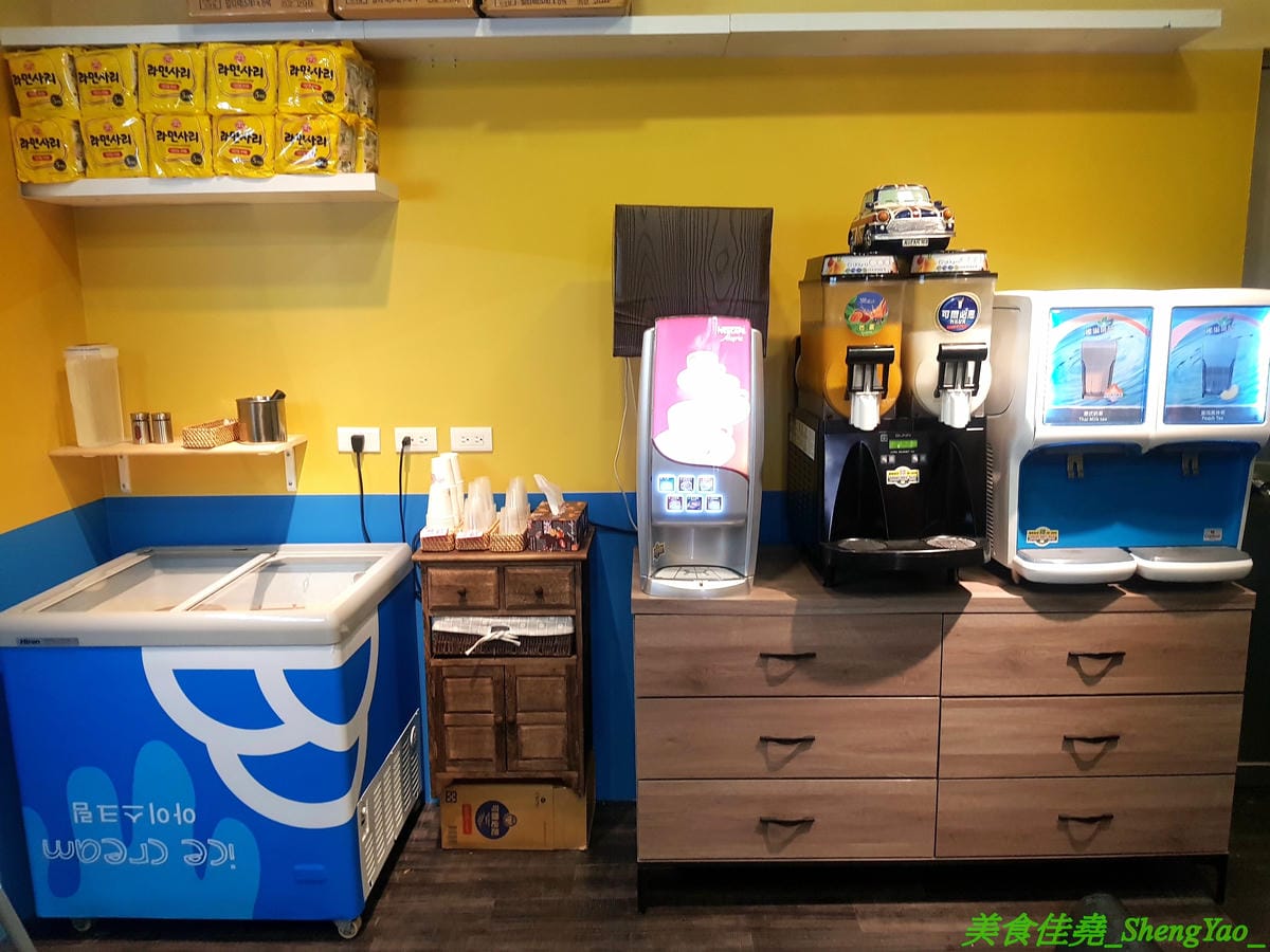 [台中沙鹿]瑪西所 – 沙鹿新開的韓式料理小吃專賣店,主打石鍋拌飯,也有部隊鍋、泡菜鍋等鍋物,價位不貴,還能免費加麵加飯,內用又有雀巢冷飲冰沙無限享用,C/P值不差。
