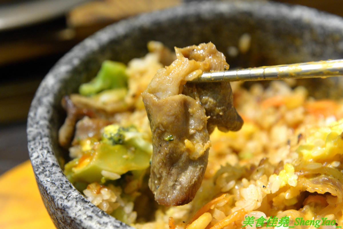 [台中沙鹿]瑪西所 – 沙鹿新開的韓式料理小吃專賣店,主打石鍋拌飯,也有部隊鍋、泡菜鍋等鍋物,價位不貴,還能免費加麵加飯,內用又有雀巢冷飲冰沙無限享用,C/P值不差。