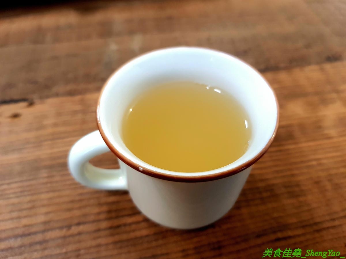 [台中西區]Home home – 人氣早午餐AIYO Cafe和HOYO Cafe的又一新品牌,以家為主題的老宅風早午餐,庭院風裝潢有意境好拍照,餐點主打主食配上烤季節蔬菜,另外桌邊現煎鬆餅也超有特色。