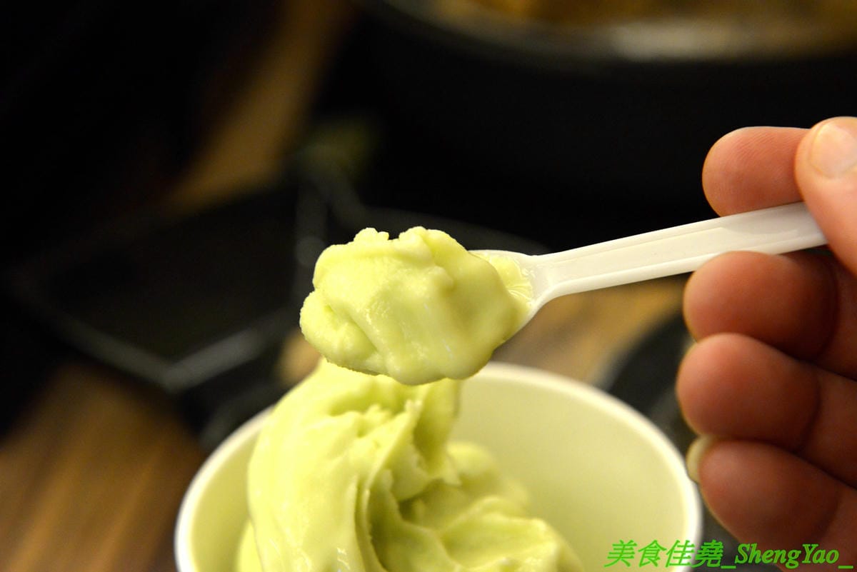 [台中梧棲]駒根壽喜燒 – 梧棲新開的壽喜燒吃到飽,壽喜燒湯汁有加了蘋果塊,口味不死鹹,肉類現切,品質不錯又新鮮,蔬菜種類豐富還有火鍋丸餃類可以煮,霜淇淋是罕見的哈密瓜口味,推薦必吃。(