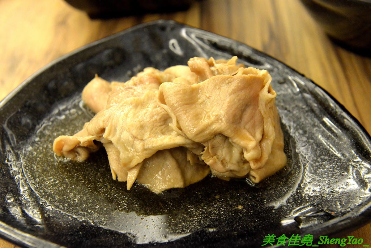 [台中梧棲]駒根壽喜燒 – 梧棲新開的壽喜燒吃到飽,壽喜燒湯汁有加了蘋果塊,口味不死鹹,肉類現切,品質不錯又新鮮,蔬菜種類豐富還有火鍋丸餃類可以煮,霜淇淋是罕見的哈密瓜口味,推薦必吃。(