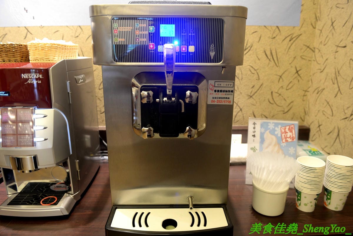[台中梧棲]駒根壽喜燒 – 梧棲新開的壽喜燒吃到飽,壽喜燒湯汁有加了蘋果塊,口味不死鹹,肉類現切,品質不錯又新鮮,蔬菜種類豐富還有火鍋丸餃類可以煮,霜淇淋是罕見的哈密瓜口味,推薦必吃。(