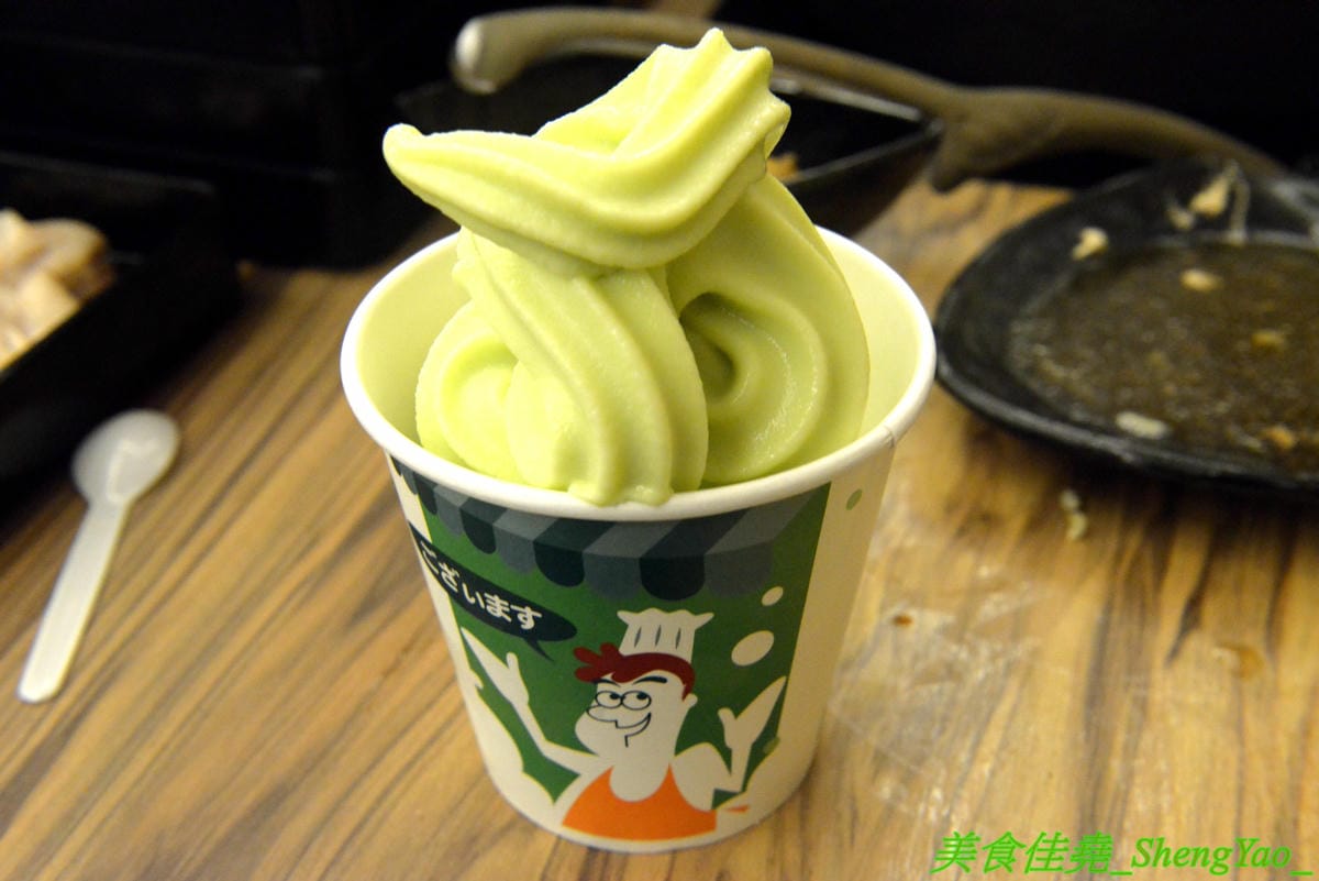 [台中梧棲]駒根壽喜燒 – 梧棲新開的壽喜燒吃到飽,壽喜燒湯汁有加了蘋果塊,口味不死鹹,肉類現切,品質不錯又新鮮,蔬菜種類豐富還有火鍋丸餃類可以煮,霜淇淋是罕見的哈密瓜口味,推薦必吃。(