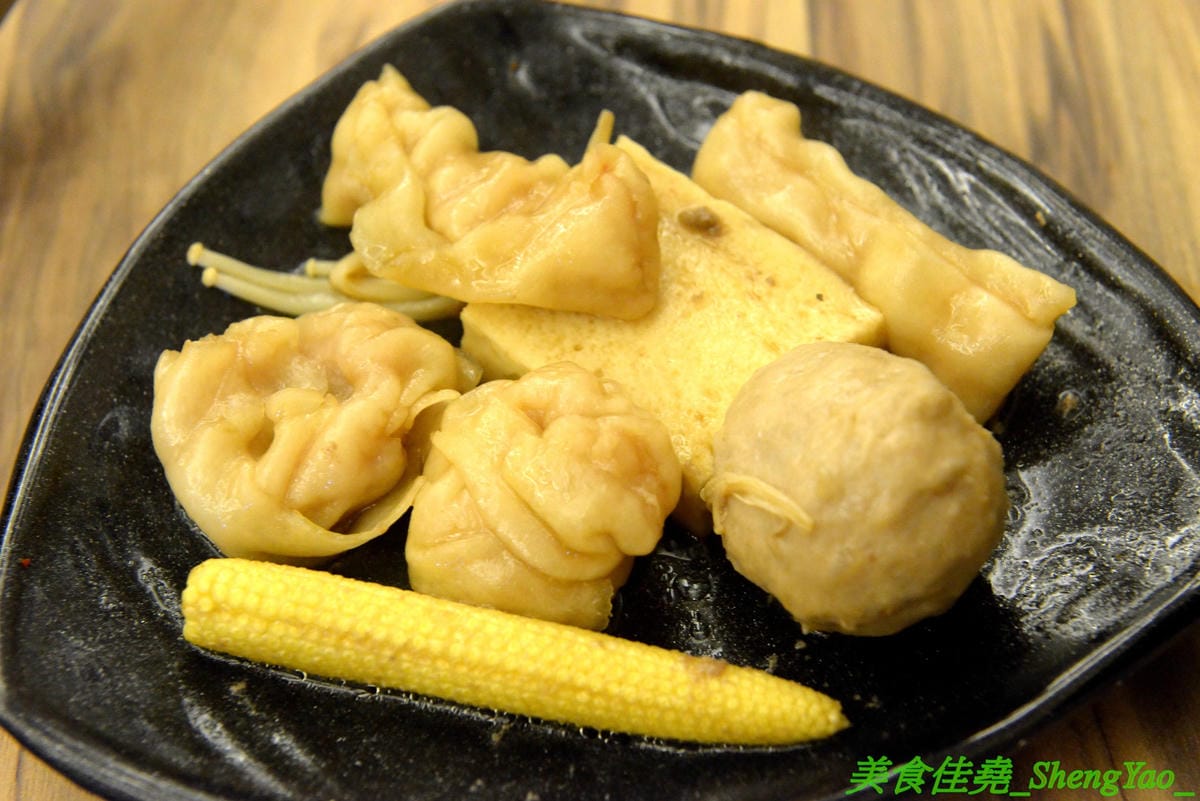 [台中梧棲]駒根壽喜燒 – 梧棲新開的壽喜燒吃到飽,壽喜燒湯汁有加了蘋果塊,口味不死鹹,肉類現切,品質不錯又新鮮,蔬菜種類豐富還有火鍋丸餃類可以煮,霜淇淋是罕見的哈密瓜口味,推薦必吃。(