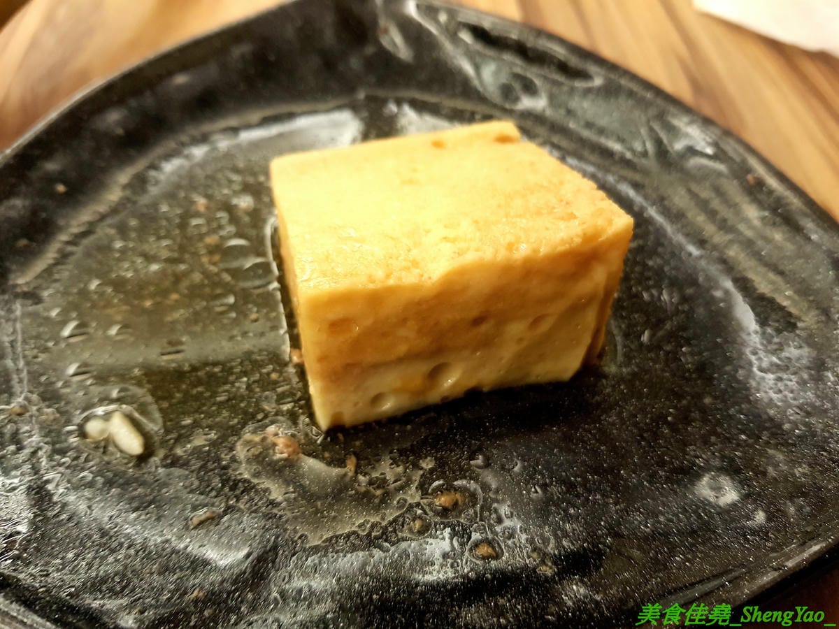 [台中梧棲]駒根壽喜燒 – 梧棲新開的壽喜燒吃到飽,壽喜燒湯汁有加了蘋果塊,口味不死鹹,肉類現切,品質不錯又新鮮,蔬菜種類豐富還有火鍋丸餃類可以煮,霜淇淋是罕見的哈密瓜口味,推薦必吃。(