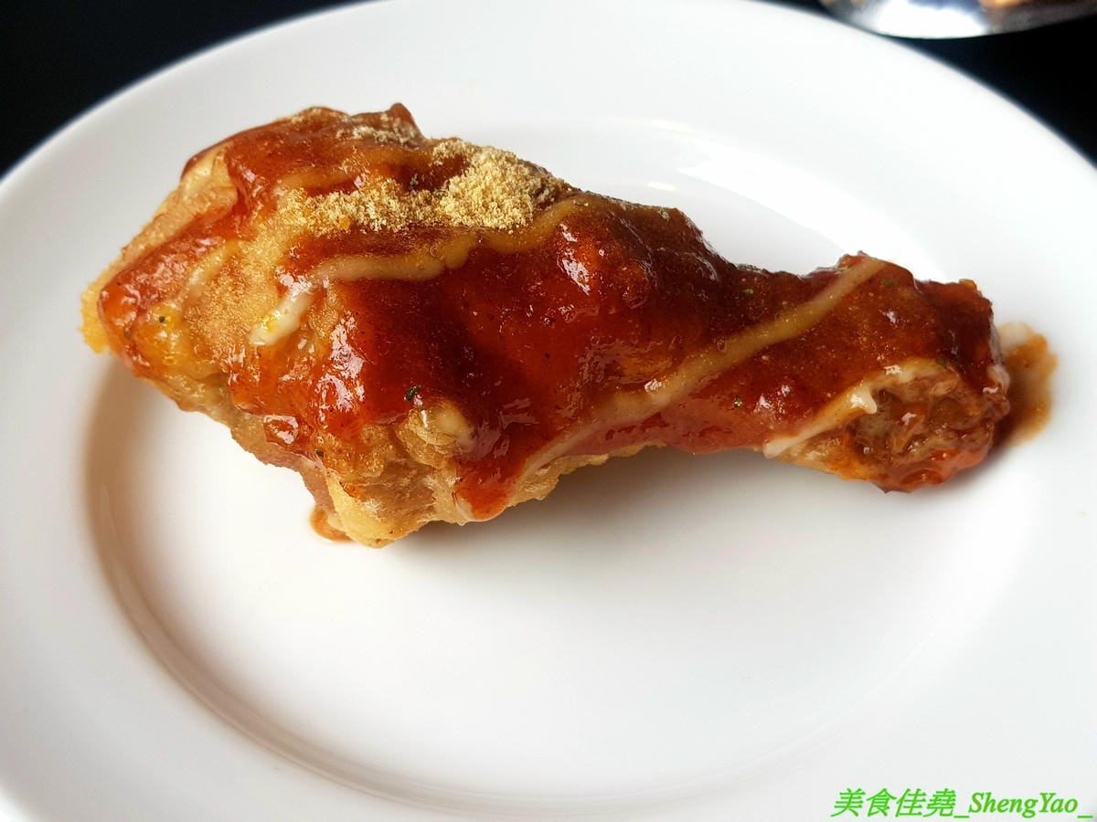 [台中西區]起家雞 台中勤美店 – 韓國超過30年歷史老牌炸雞店, 全台首創使用氣冷生產技術的履歷雞,7種口味各有特色,炸雞口感特殊,外皮酥沙,肉嫩多汁,好吃不容易膩,用餐環境寬敞舒適好拍照。(