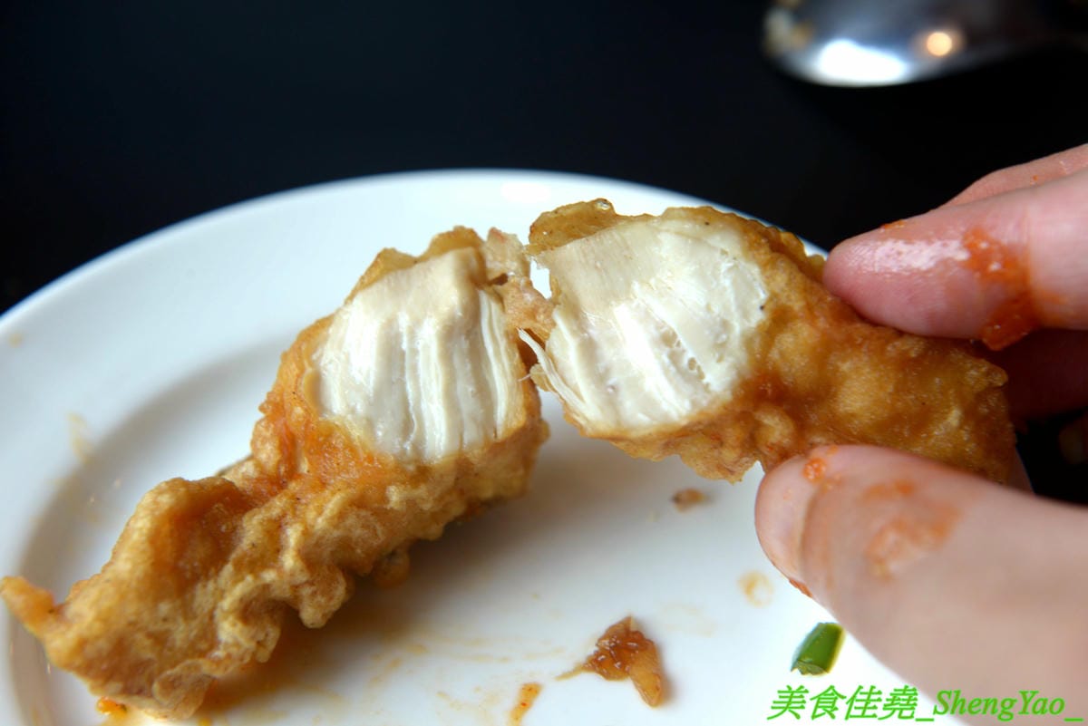 [台中西區]起家雞 台中勤美店 – 韓國超過30年歷史老牌炸雞店, 全台首創使用氣冷生產技術的履歷雞,7種口味各有特色,炸雞口感特殊,外皮酥沙,肉嫩多汁,好吃不容易膩,用餐環境寬敞舒適好拍照。(