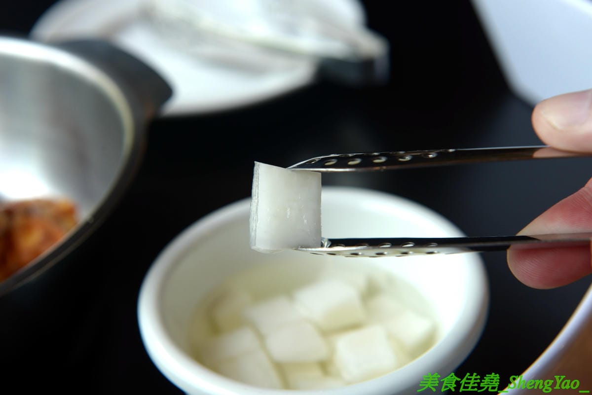 [台中西區]起家雞 台中勤美店 – 韓國超過30年歷史老牌炸雞店, 全台首創使用氣冷生產技術的履歷雞,7種口味各有特色,炸雞口感特殊,外皮酥沙,肉嫩多汁,好吃不容易膩,用餐環境寬敞舒適好拍照。(