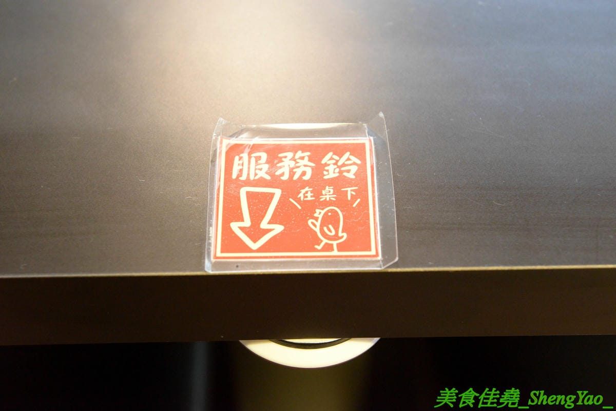 [台中西區]起家雞 台中勤美店 – 韓國超過30年歷史老牌炸雞店, 全台首創使用氣冷生產技術的履歷雞,7種口味各有特色,炸雞口感特殊,外皮酥沙,肉嫩多汁,好吃不容易膩,用餐環境寬敞舒適好拍照。(