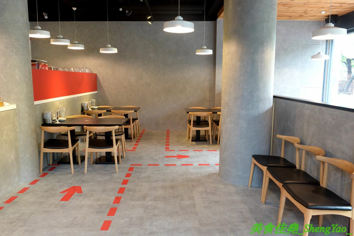 [台中西區]起家雞 台中勤美店 – 韓國超過30年歷史老牌炸雞店, 全台首創使用氣冷生產技術的履歷雞,7種口味各有特色,炸雞口感特殊,外皮酥沙,肉嫩多汁,好吃不容易膩,用餐環境寬敞舒適好拍照。(