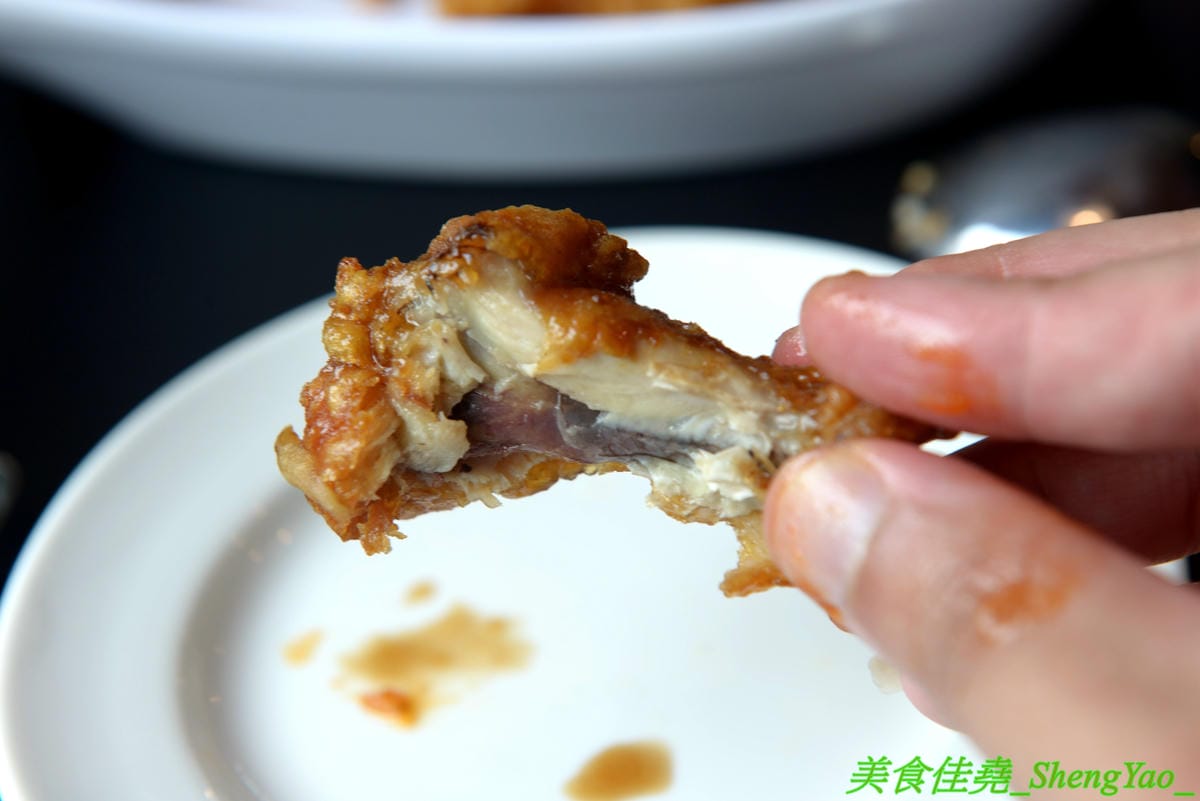 [台中西區]起家雞 台中勤美店 – 韓國超過30年歷史老牌炸雞店, 全台首創使用氣冷生產技術的履歷雞,7種口味各有特色,炸雞口感特殊,外皮酥沙,肉嫩多汁,好吃不容易膩,用餐環境寬敞舒適好拍照。(