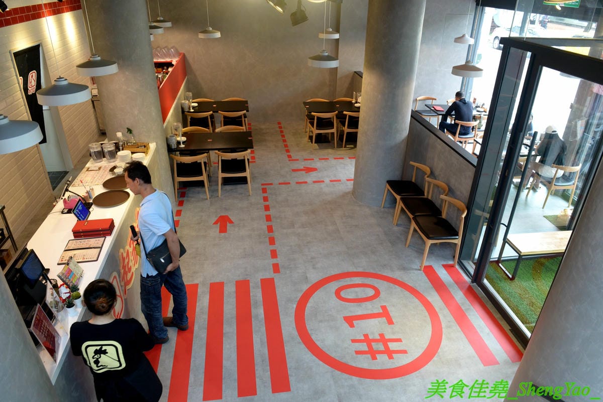 [台中西區]起家雞 台中勤美店 – 韓國超過30年歷史老牌炸雞店, 全台首創使用氣冷生產技術的履歷雞,7種口味各有特色,炸雞口感特殊,外皮酥沙,肉嫩多汁,好吃不容易膩,用餐環境寬敞舒適好拍照。(