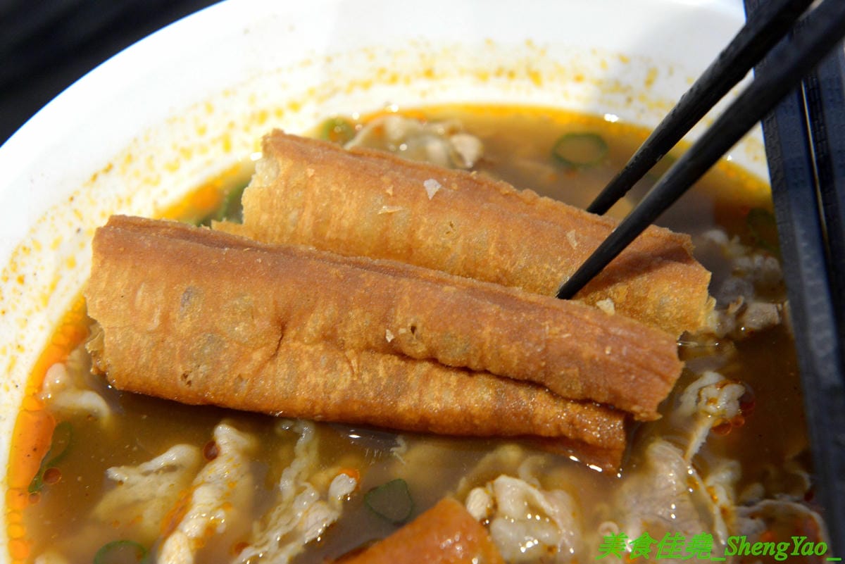 [台中西區]大師兄銷魂麵舖 台中店 – 以賣麻辣鍋起家的台北超夯麻辣乾麵店來台中開店了,銷魂麵配上牛肉湯創意吃法,還有獨特沾醬搭配沾肉,麻辣牛肉湯和麻辣系列的小菜也很推,試營運期間打