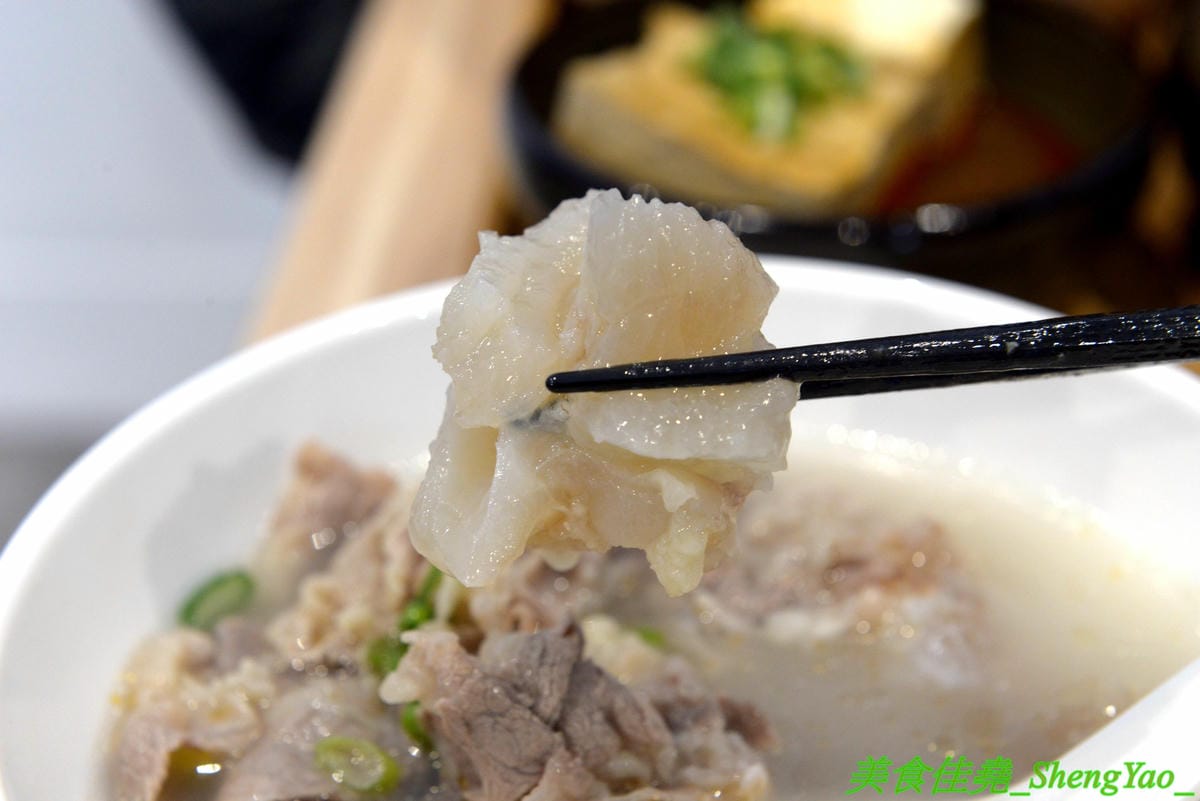 [台中西區]大師兄銷魂麵舖 台中店 – 以賣麻辣鍋起家的台北超夯麻辣乾麵店來台中開店了,銷魂麵配上牛肉湯創意吃法,還有獨特沾醬搭配沾肉,麻辣牛肉湯和麻辣系列的小菜也很推,試營運期間打