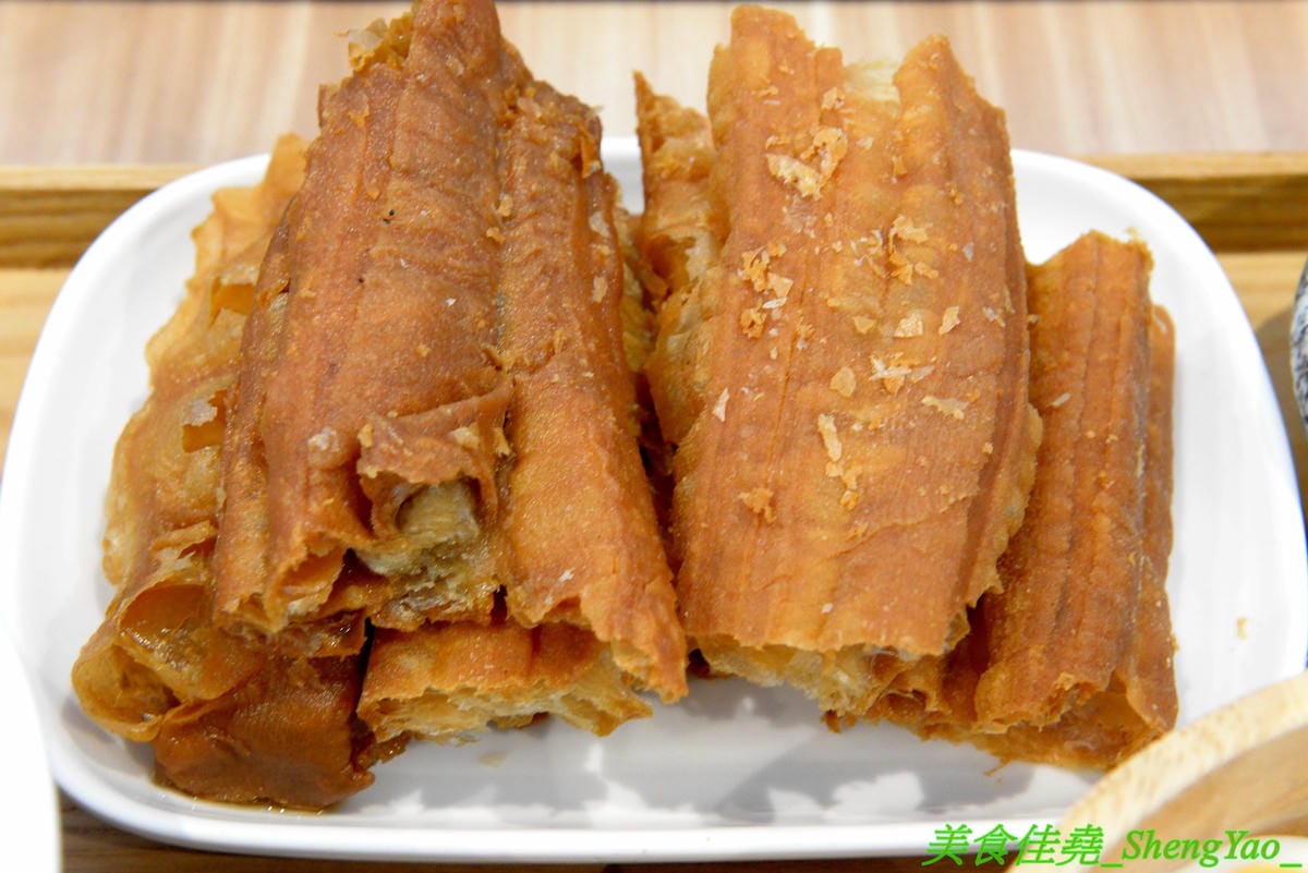 [台中西區]大師兄銷魂麵舖 台中店 – 以賣麻辣鍋起家的台北超夯麻辣乾麵店來台中開店了,銷魂麵配上牛肉湯創意吃法,還有獨特沾醬搭配沾肉,麻辣牛肉湯和麻辣系列的小菜也很推,試營運期間打