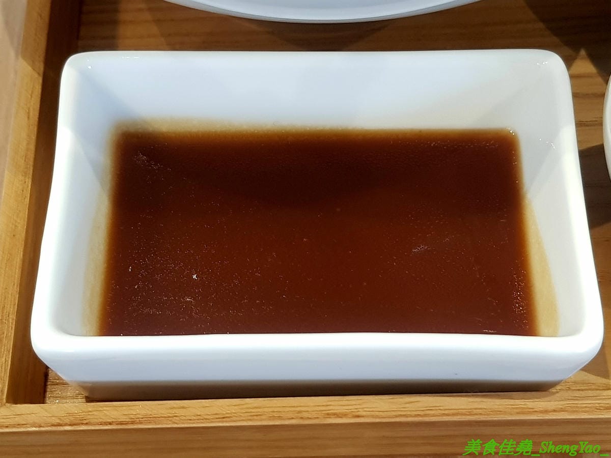 [台中西區]大師兄銷魂麵舖 台中店 – 以賣麻辣鍋起家的台北超夯麻辣乾麵店來台中開店了,銷魂麵配上牛肉湯創意吃法,還有獨特沾醬搭配沾肉,麻辣牛肉湯和麻辣系列的小菜也很推,試營運期間打