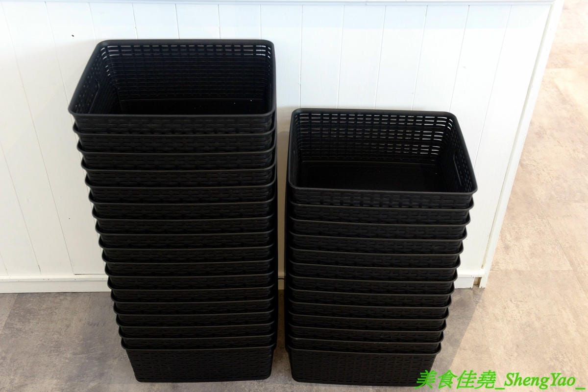 [台中西區]大師兄銷魂麵舖 台中店 – 以賣麻辣鍋起家的台北超夯麻辣乾麵店來台中開店了,銷魂麵配上牛肉湯創意吃法,還有獨特沾醬搭配沾肉,麻辣牛肉湯和麻辣系列的小菜也很推,試營運期間打
