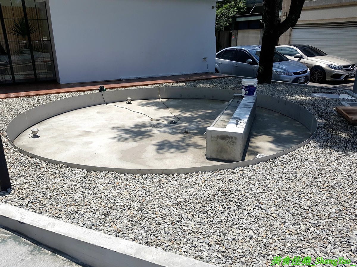 [台中西區]大師兄銷魂麵舖 台中店 – 以賣麻辣鍋起家的台北超夯麻辣乾麵店來台中開店了,銷魂麵配上牛肉湯創意吃法,還有獨特沾醬搭配沾肉,麻辣牛肉湯和麻辣系列的小菜也很推,試營運期間打