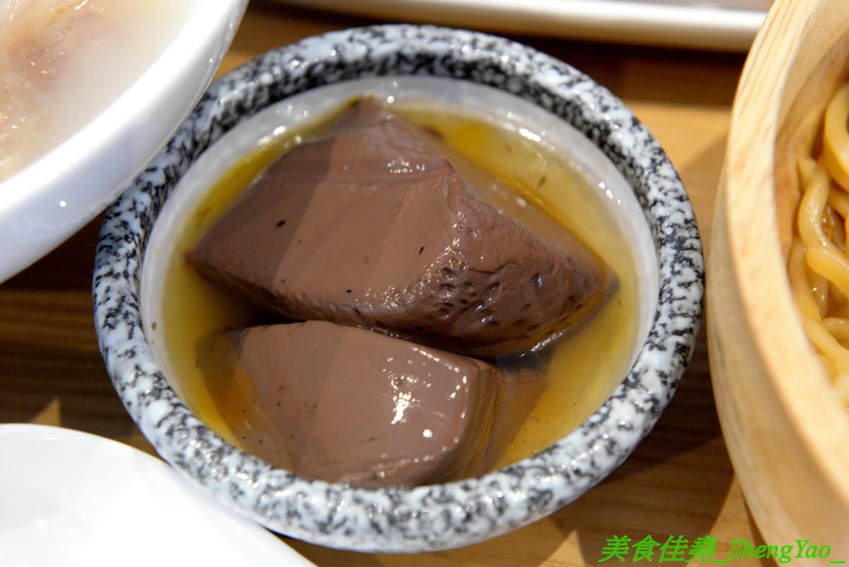 [台中西區]大師兄銷魂麵舖 台中店 – 以賣麻辣鍋起家的台北超夯麻辣乾麵店來台中開店了,銷魂麵配上牛肉湯創意吃法,還有獨特沾醬搭配沾肉,麻辣牛肉湯和麻辣系列的小菜也很推,試營運期間打