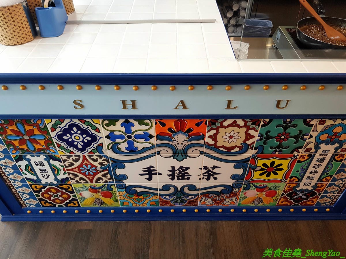 [台中沙鹿]清水茶香 沙鹿店 – 沙鹿也有清水茶香分店了,懷舊復古風裝潢、網美IG打卡專用花磚牆面,好拍程度不輸清水總店,多種冰沙專賣,還有台中唯一限定版冰淇淋抹茶綠豆沙。