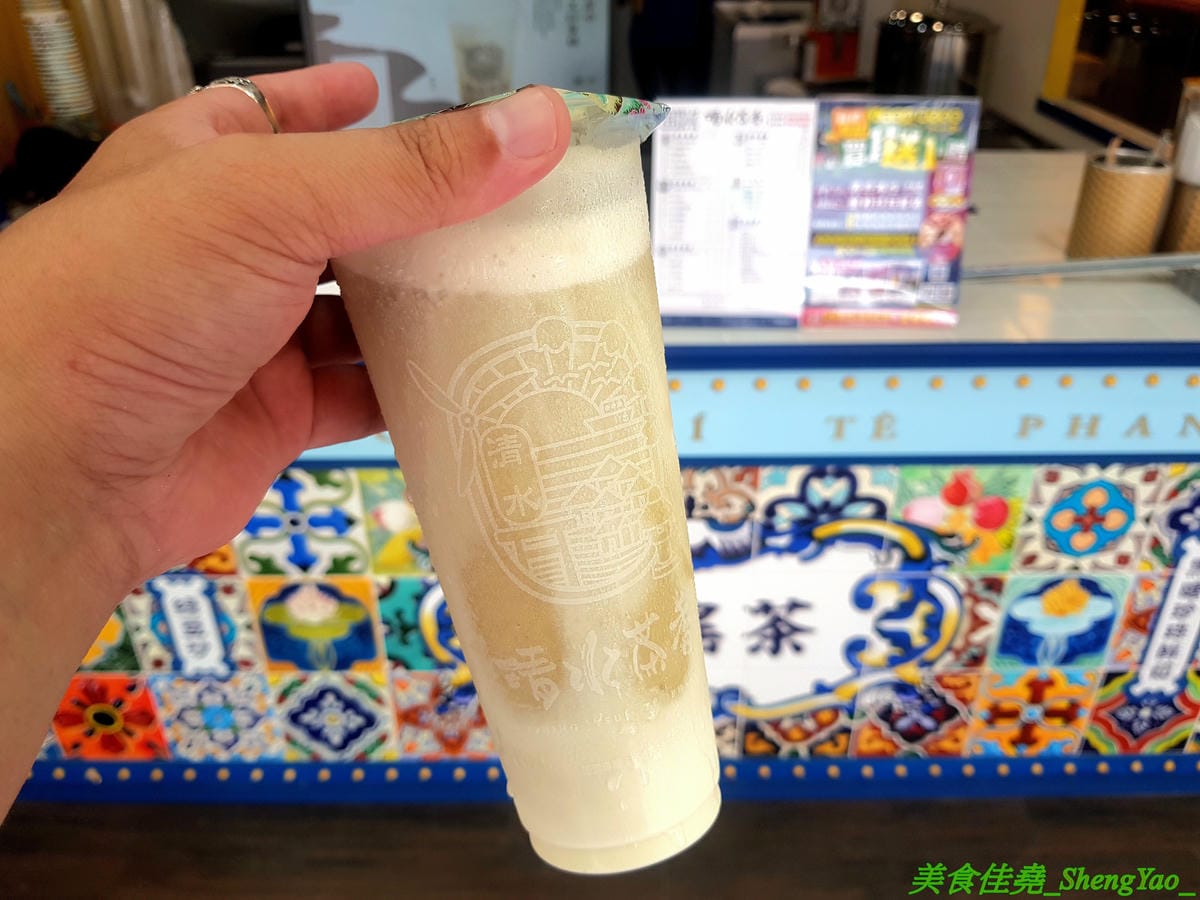 [台中沙鹿]清水茶香 沙鹿店 – 沙鹿也有清水茶香分店了,懷舊復古風裝潢、網美IG打卡專用花磚牆面,好拍程度不輸清水總店,多種冰沙專賣,還有台中唯一限定版冰淇淋抹茶綠豆沙。