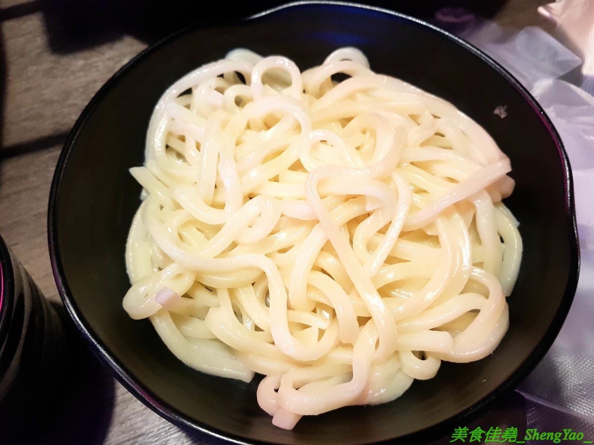 [彰化]水貨烤魚火鍋 彰化店 – 彰化也吃得到正宗重慶麻辣烤魚了,海底世界為主題,裝潢結合夜店風、工業風和店家設計的奇幻網美風等多元素,好拍程度不輸台中店,每天晚上還有彰化店才有的川