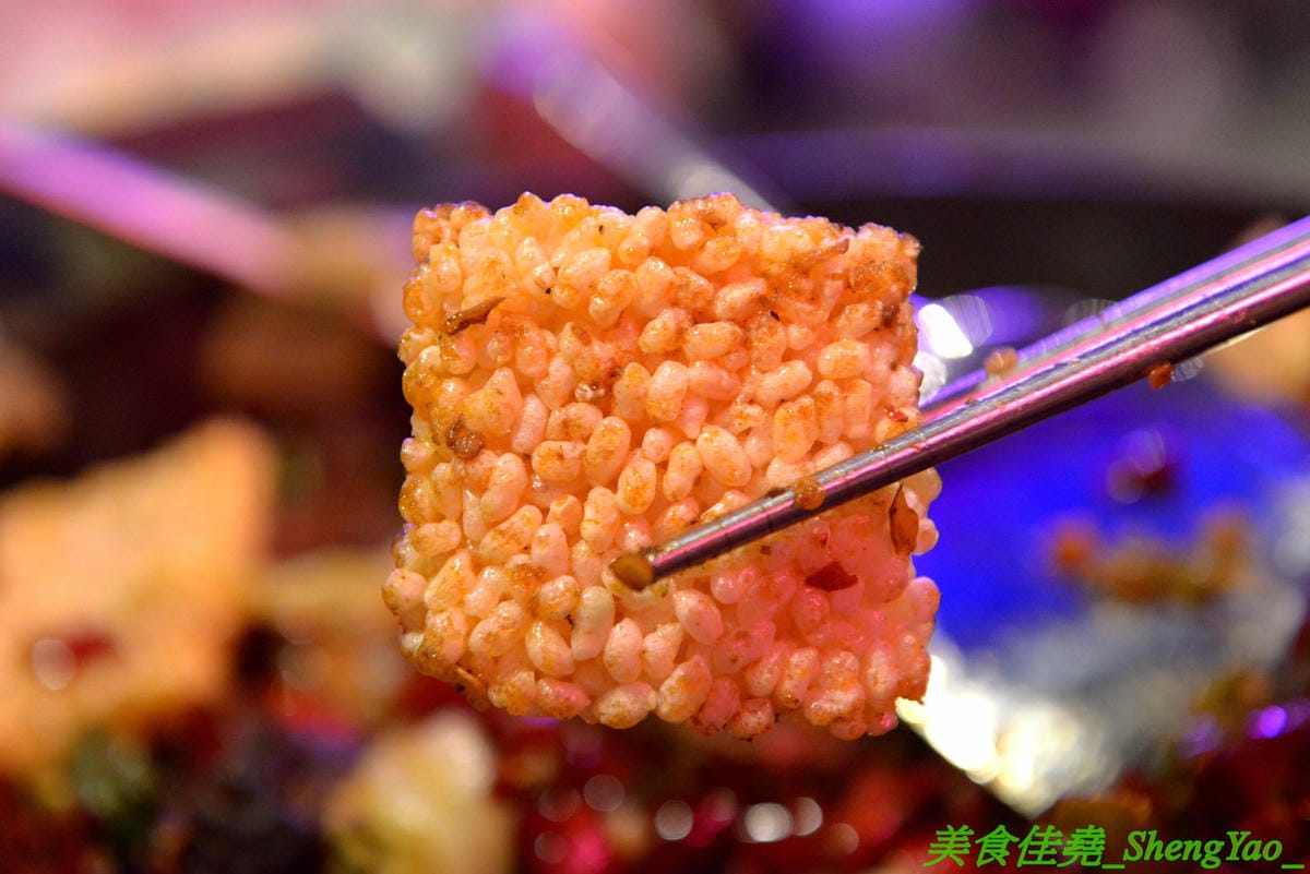 [彰化]水貨烤魚火鍋 彰化店 – 彰化也吃得到正宗重慶麻辣烤魚了,海底世界為主題,裝潢結合夜店風、工業風和店家設計的奇幻網美風等多元素,好拍程度不輸台中店,每天晚上還有彰化店才有的川