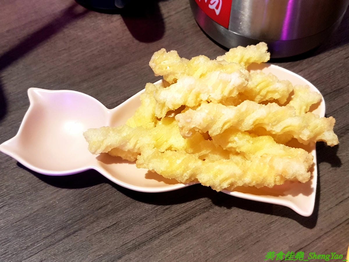 [彰化]水貨烤魚火鍋 彰化店 – 彰化也吃得到正宗重慶麻辣烤魚了,海底世界為主題,裝潢結合夜店風、工業風和店家設計的奇幻網美風等多元素,好拍程度不輸台中店,每天晚上還有彰化店才有的川