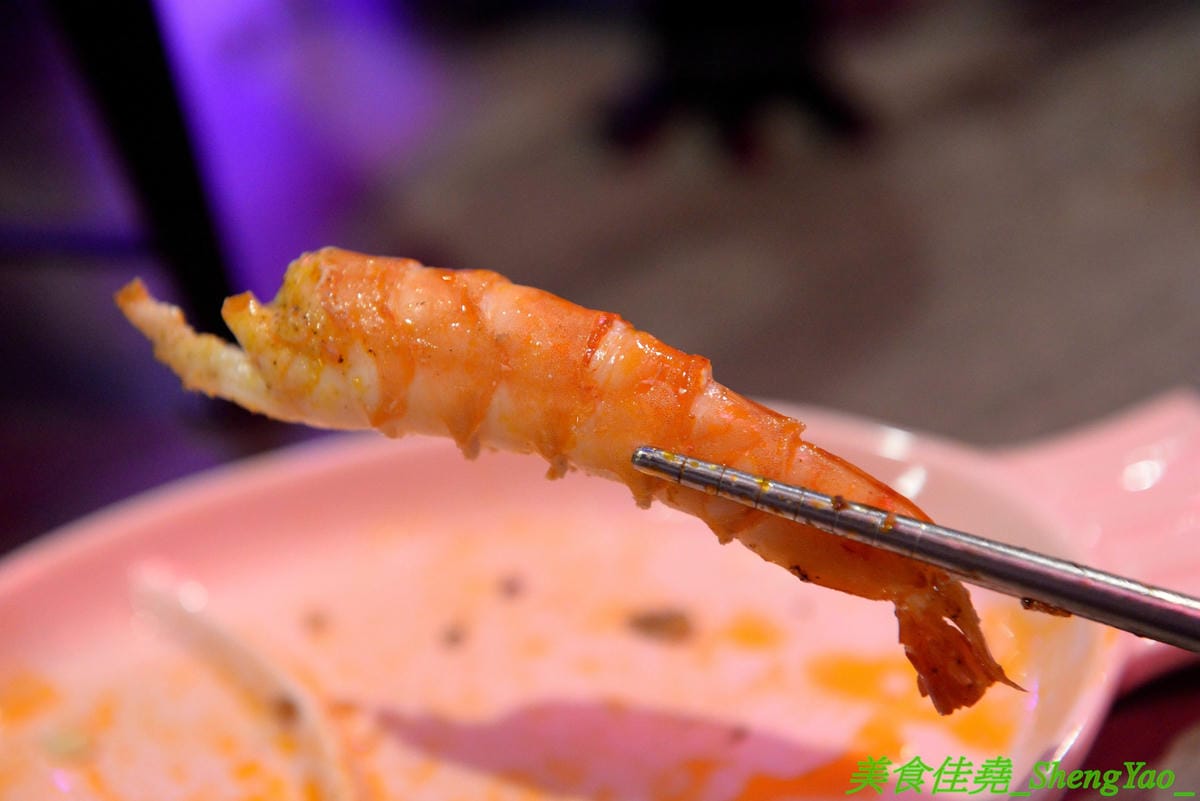[彰化]水貨烤魚火鍋 彰化店 – 彰化也吃得到正宗重慶麻辣烤魚了,海底世界為主題,裝潢結合夜店風、工業風和店家設計的奇幻網美風等多元素,好拍程度不輸台中店,每天晚上還有彰化店才有的川