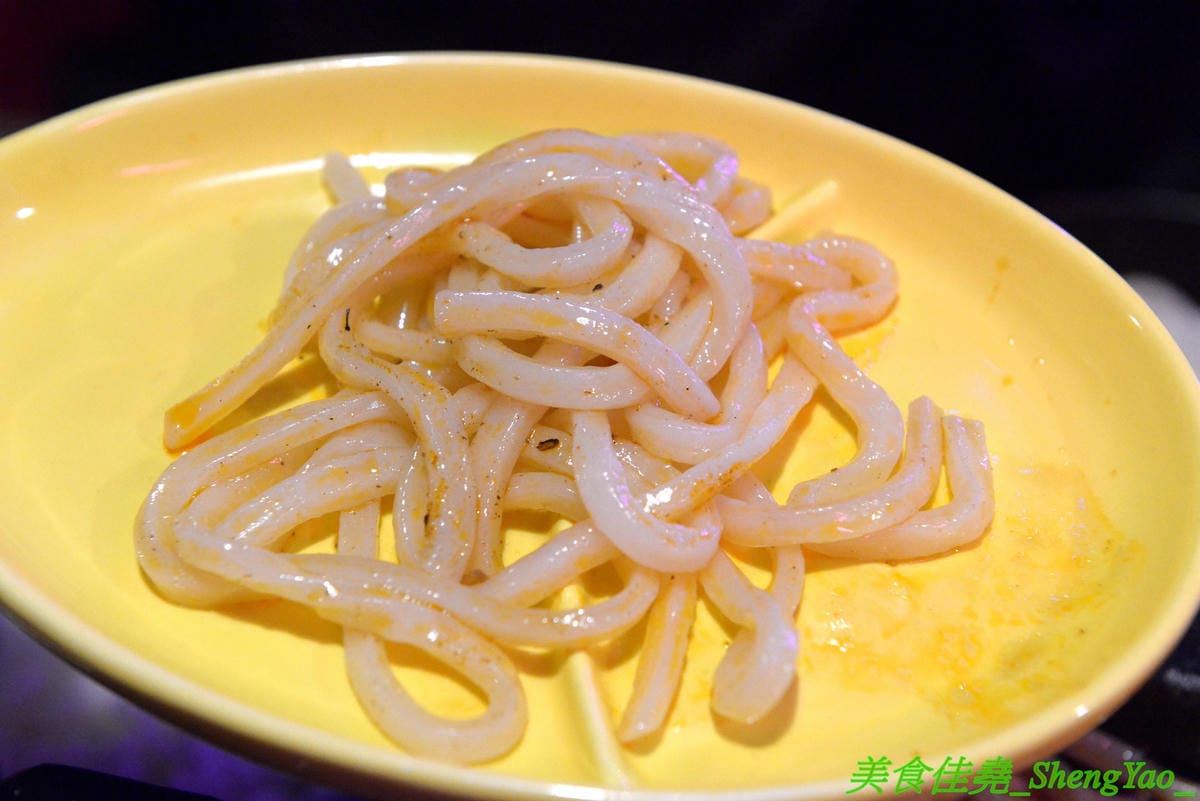 [彰化]水貨烤魚火鍋 彰化店 – 彰化也吃得到正宗重慶麻辣烤魚了,海底世界為主題,裝潢結合夜店風、工業風和店家設計的奇幻網美風等多元素,好拍程度不輸台中店,每天晚上還有彰化店才有的川