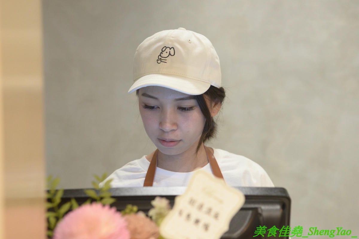 [台中西區]麥吉machi machi 台中店 – 周杰倫IG打卡推薦,日本、韓國、倫敦都有分店的台北東區超夯手搖飲料店在台中也有分店了 !! 小清新風格裝潢,多面網美牆讓人拍照拍不停,連飲料瓶都超可愛,店