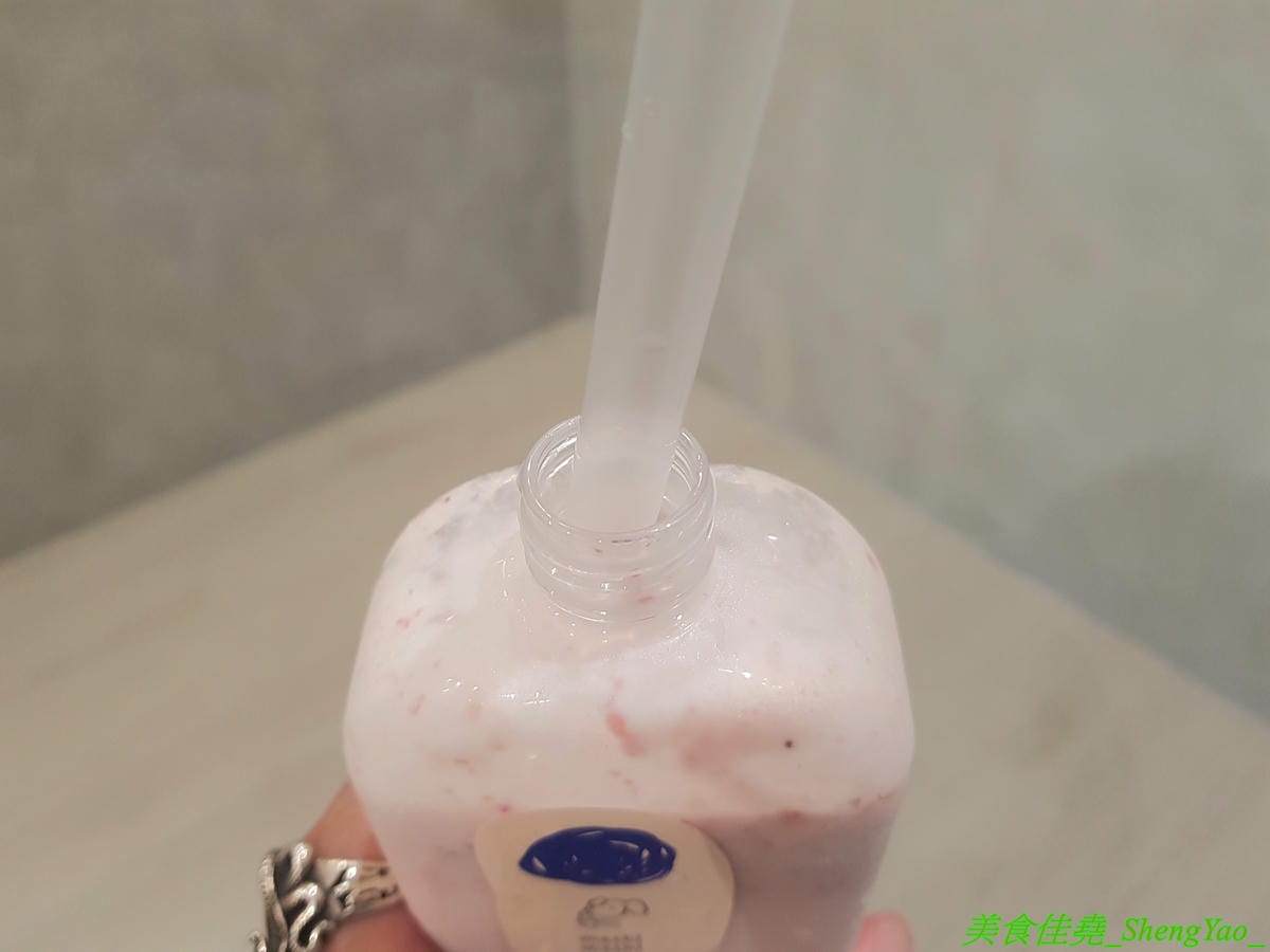 [台中西區]麥吉machi machi 台中店 – 周杰倫IG打卡推薦,日本、韓國、倫敦都有分店的台北東區超夯手搖飲料店在台中也有分店了 !! 小清新風格裝潢,多面網美牆讓人拍照拍不停,連飲料瓶都超可愛,店