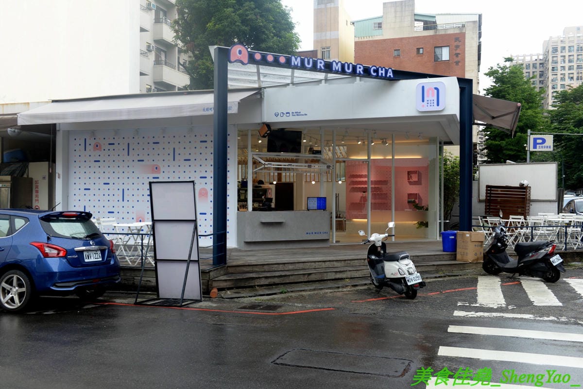 [台中北區]ㄇㄇ茶 MUR MUR CHA – 台中新開的創意茶飲咖啡店,粉色系少女心裝潢風格,還有可愛的小ㄇ精靈,餐點主打ㄈㄈ包,刈包內夾了台式炒麵、炸湯圓、珍珠冰淇淋,好特別又好好吃,價位不貴,停車