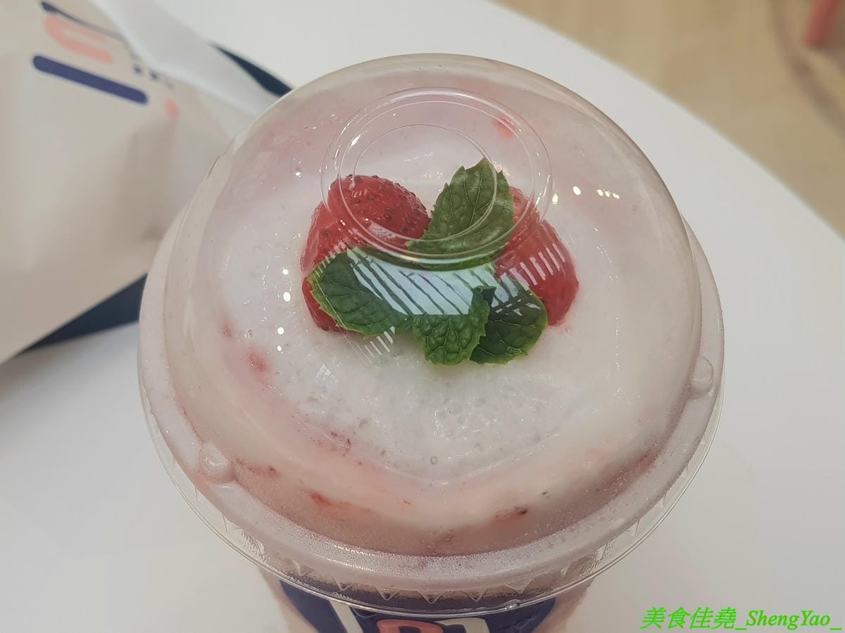 [台中北區]ㄇㄇ茶 MUR MUR CHA – 台中新開的創意茶飲咖啡店,粉色系少女心裝潢風格,還有可愛的小ㄇ精靈,餐點主打ㄈㄈ包,刈包內夾了台式炒麵、炸湯圓、珍珠冰淇淋,好特別又好好吃,價位不貴,停車