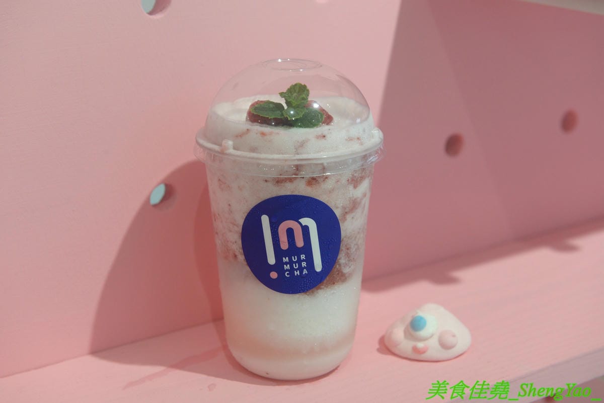 [台中北區]ㄇㄇ茶 MUR MUR CHA – 台中新開的創意茶飲咖啡店,粉色系少女心裝潢風格,還有可愛的小ㄇ精靈,餐點主打ㄈㄈ包,刈包內夾了台式炒麵、炸湯圓、珍珠冰淇淋,好特別又好好吃,價位不貴,停車