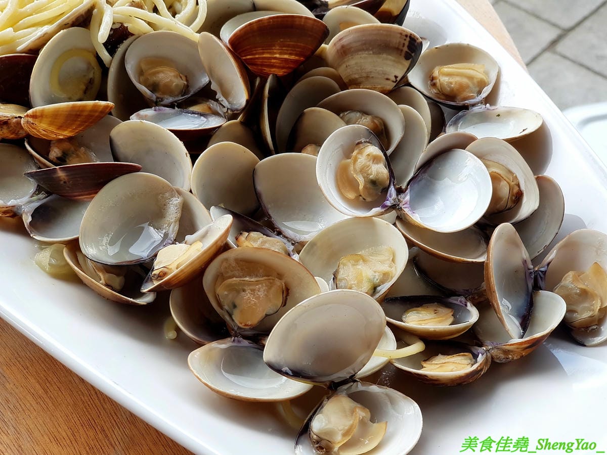 [台中沙鹿]再次見麵 2019新菜單 – 史上最狂超霸氣蛤蠣義大利麵,蛤蠣數量超過100顆,讓你痛風痛好痛滿,另外還有肉多多焗烤飯,正常份量1.5倍,外加豬排和雞腿排雙肉肉,肉多飯多吃到撐。(已歇業)