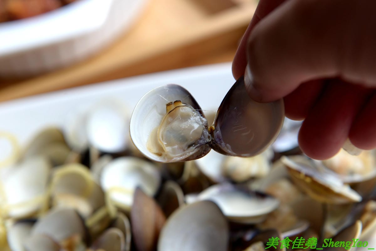 [台中沙鹿]再次見麵 2019新菜單 – 史上最狂超霸氣蛤蠣義大利麵,蛤蠣數量超過100顆,讓你痛風痛好痛滿,另外還有肉多多焗烤飯,正常份量1.5倍,外加豬排和雞腿排雙肉肉,肉多飯多吃到撐。(已歇業)