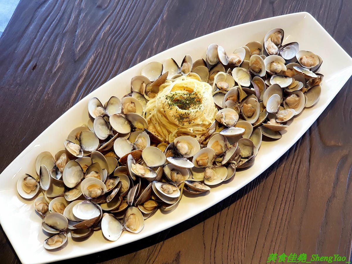 [台中沙鹿]再次見麵 2019新菜單 – 史上最狂超霸氣蛤蠣義大利麵,蛤蠣數量超過100顆,讓你痛風痛好痛滿,另外還有肉多多焗烤飯,正常份量1.5倍,外加豬排和雞腿排雙肉肉,肉多飯多吃到撐。(已歇業)