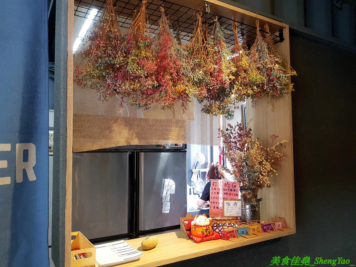 [台中沙鹿]再次見麵 2019新菜單 – 史上最狂超霸氣蛤蠣義大利麵,蛤蠣數量超過100顆,讓你痛風痛好痛滿,另外還有肉多多焗烤飯,正常份量1.5倍,外加豬排和雞腿排雙肉肉,肉多飯多吃到撐。(已歇業)