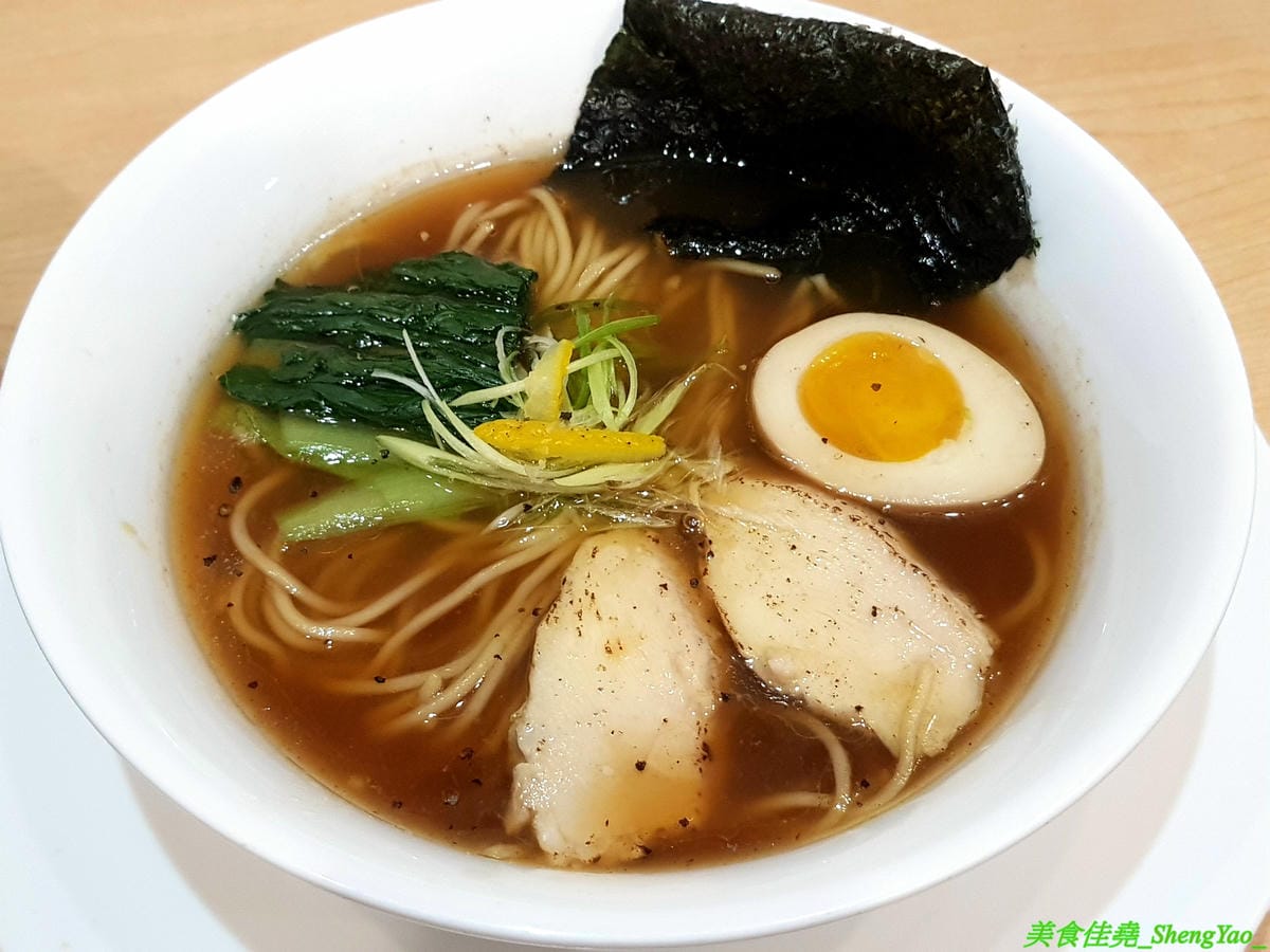[台中西區]蝦蝦拉麵 元氣屋 2019新店面 – 來自日本秋田的連鎖拉麵在台中重新營業了,老闆夫妻都是日本人,自家製麵,湯頭有特色,滿滿蝦子精華味道超濃超蝦,不能吃蝦的也有雞湯醬油拉麵,一樣好