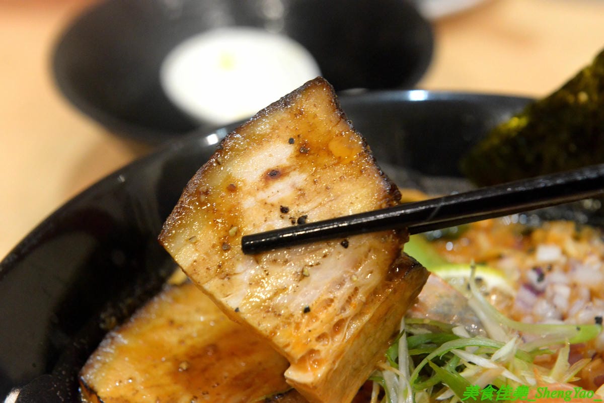 [台中西區]蝦蝦拉麵 元氣屋 2019新店面 – 來自日本秋田的連鎖拉麵在台中重新營業了,老闆夫妻都是日本人,自家製麵,湯頭有特色,滿滿蝦子精華味道超濃超蝦,不能吃蝦的也有雞湯醬油拉麵,一樣好