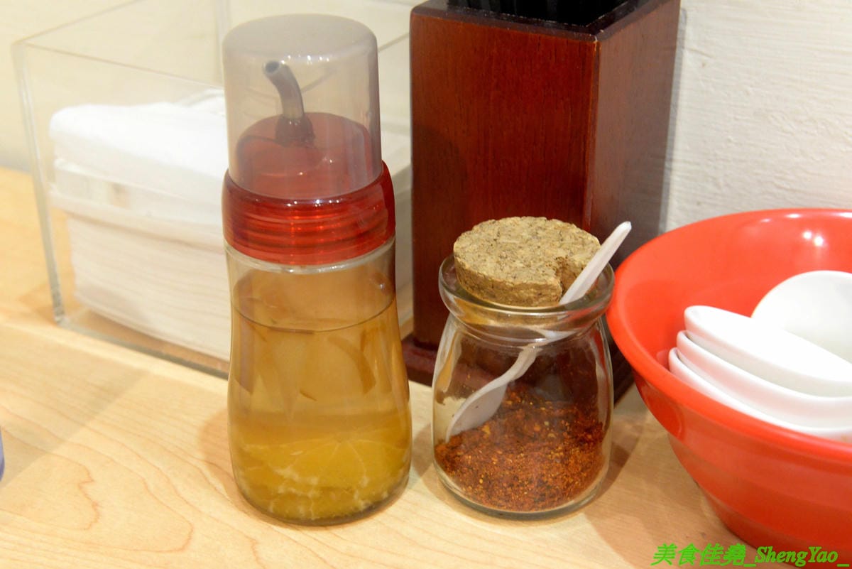[台中西區]蝦蝦拉麵 元氣屋 2019新店面 – 來自日本秋田的連鎖拉麵在台中重新營業了,老闆夫妻都是日本人,自家製麵,湯頭有特色,滿滿蝦子精華味道超濃超蝦,不能吃蝦的也有雞湯醬油拉麵,一樣好