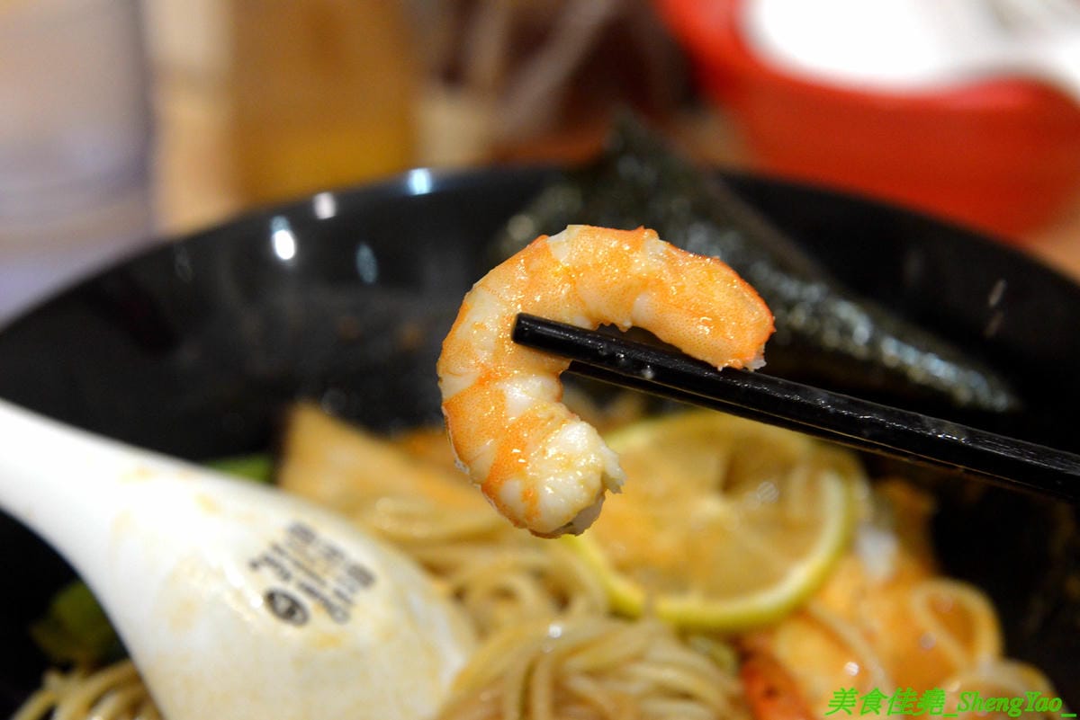 [台中西區]蝦蝦拉麵 元氣屋 2019新店面 – 來自日本秋田的連鎖拉麵在台中重新營業了,老闆夫妻都是日本人,自家製麵,湯頭有特色,滿滿蝦子精華味道超濃超蝦,不能吃蝦的也有雞湯醬油拉麵,一樣好